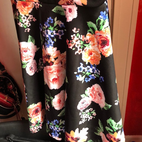 Floral design dress - Picture 5 of 5